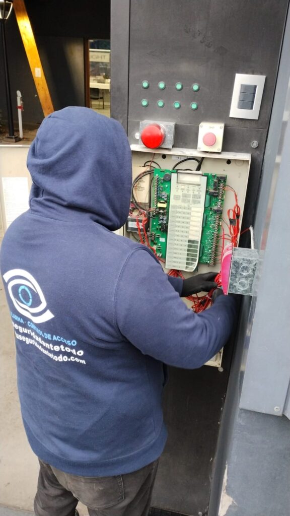 Tu Seguridad Ante Todo - Técnico en mantención de panel de incendio