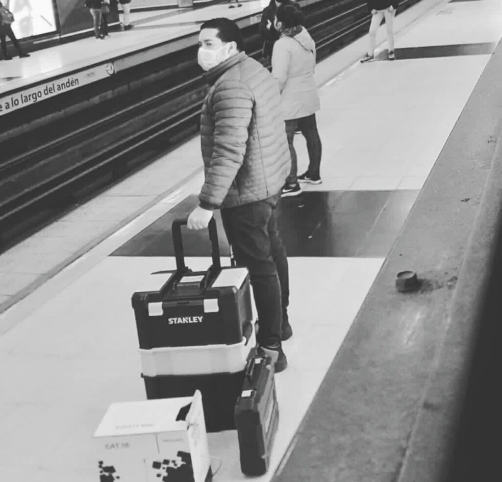 Tu Seguridad Ante Todo - Primeros trabajos en 2020, trasladando herramientas y cable en el Metro de Santiago